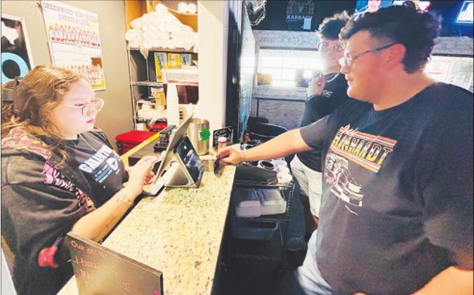 With Greenwood growing, GHS gives upperclassmen off-campus lunch option