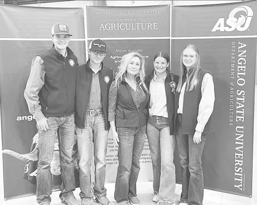 Landen Stewart, Angel Martinez, Coach Lisa Allen, Olivia Agee, and Johnie Bird.