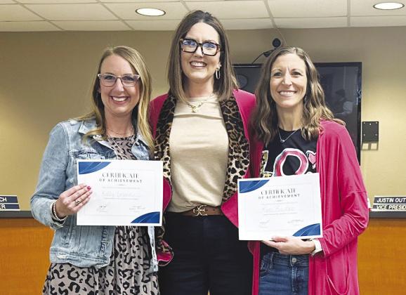 Greenwood Intermediate Principal Heather Bennett (center) celebrated staff graduations. Four teachers recently earned their degree. Pictured are Kelly Glenn who earned her Bachelor Degree and Laci Bridges who earned her Master’s Degree. Also earning her Bachelor’s Degree was Kimberly Stover and earning her Master’s Degree was Megan Whiting.