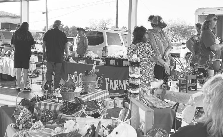 The 1884 Plaza in Stanton continues to be the Tuesday hot spot as area residents come to the Farmer’s Market to eat, purchase crafts and food items, and hang out and listen to live music. Stop by every Tuesday in October from 6-7:30 p.m.